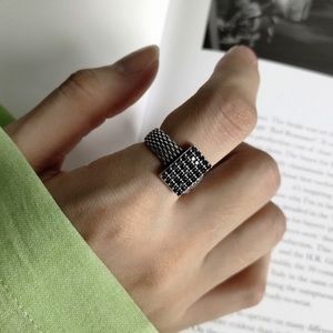Women’s silver ring cable black square